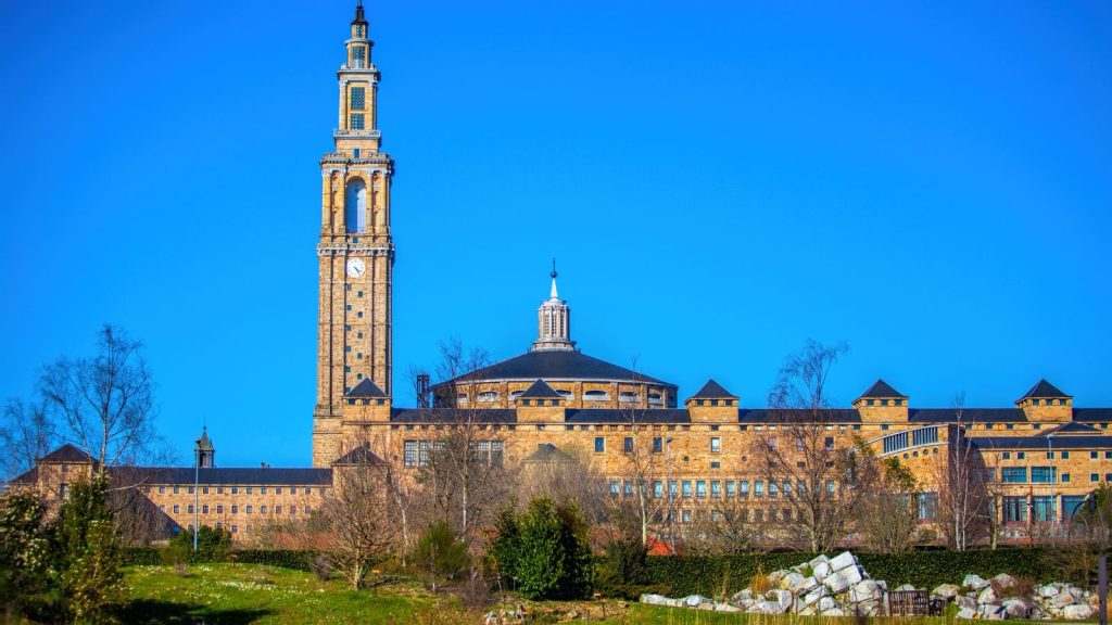 Tech Universidad: Programs, Accreditation & Digital Learning Model
