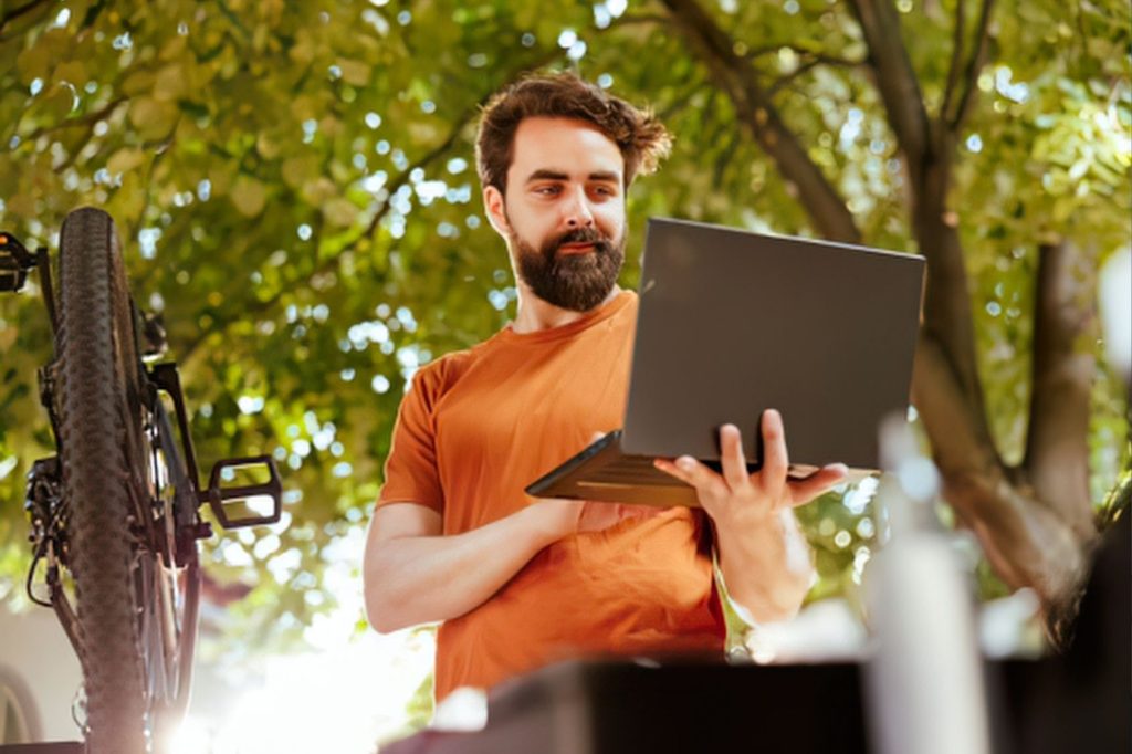 Laptop Bike: Stands, Mounts, and How to Carry Yours Safely
